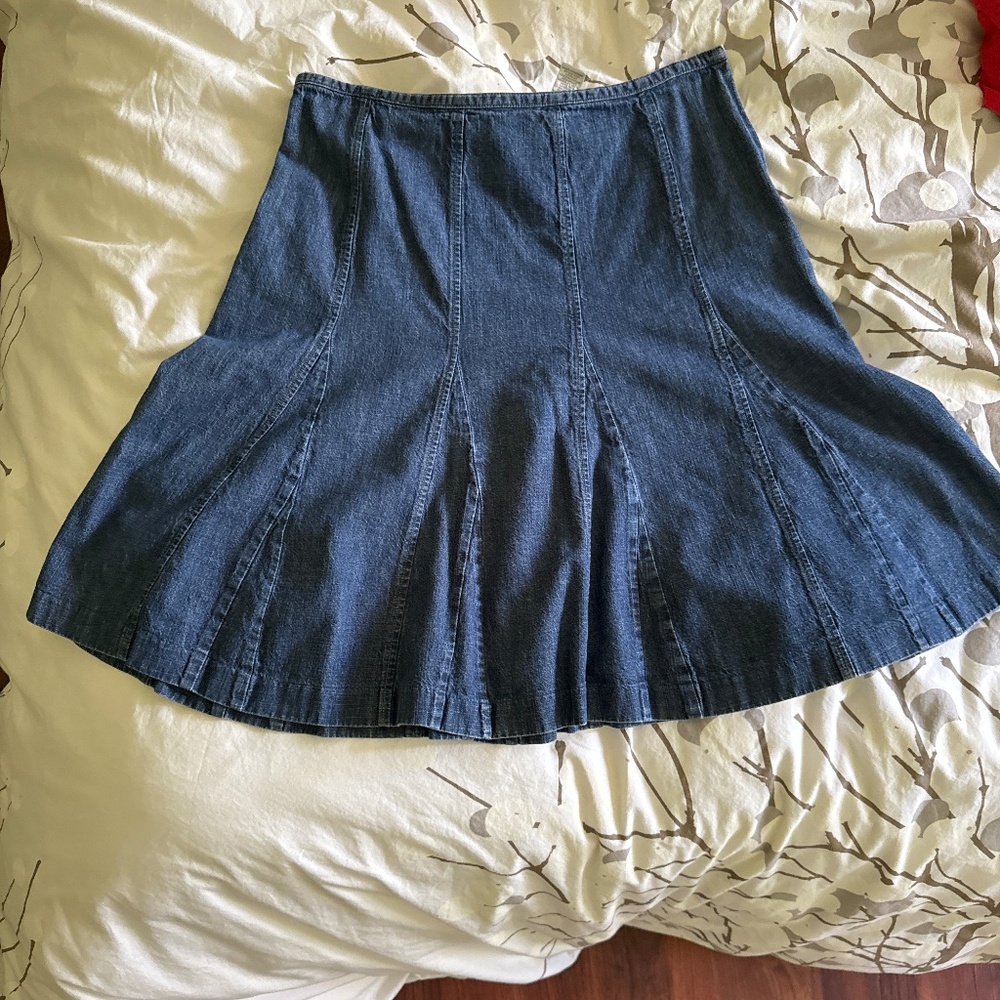 Liz Clairborne denim knee length skirt. Petite size 10